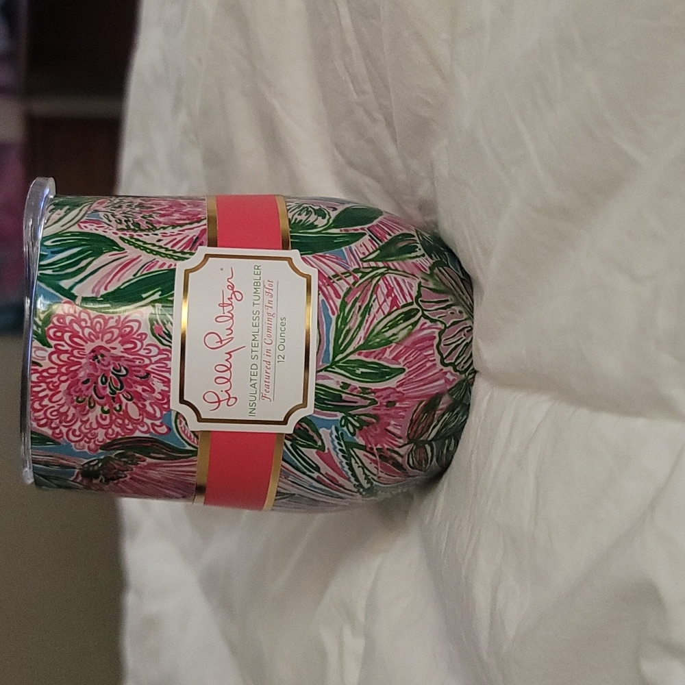 Lilly Pulitzer  Insulated stemless Tumbler 12 oz " Coming In Hot "